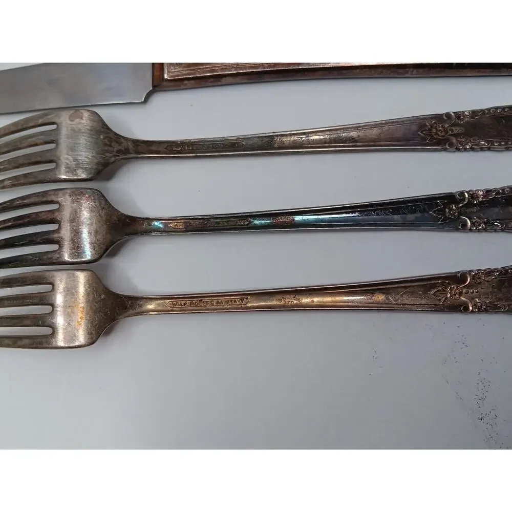 WM. A. Rogers Oneida LTD Artistic Pattern 1940 Partial Set